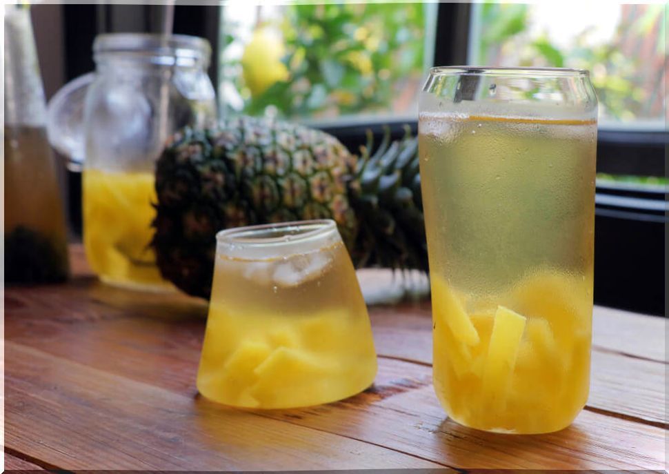 Pineapple water in glasses.