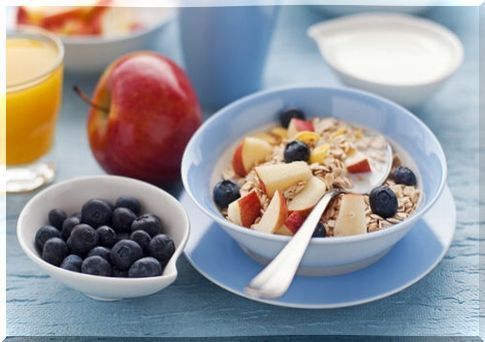 Eat a balanced breakfast to lose weight