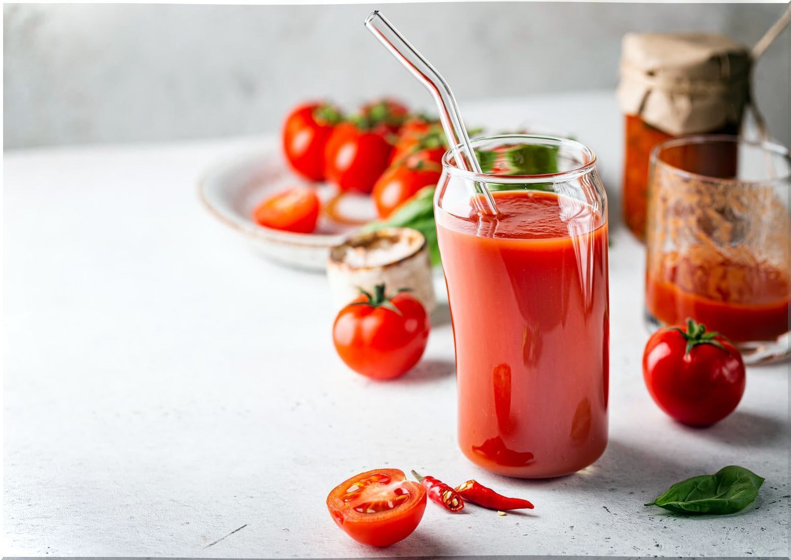 It is advisable to drink natural tomato juice.