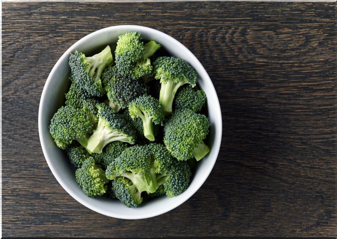 Bowl of broccoli.