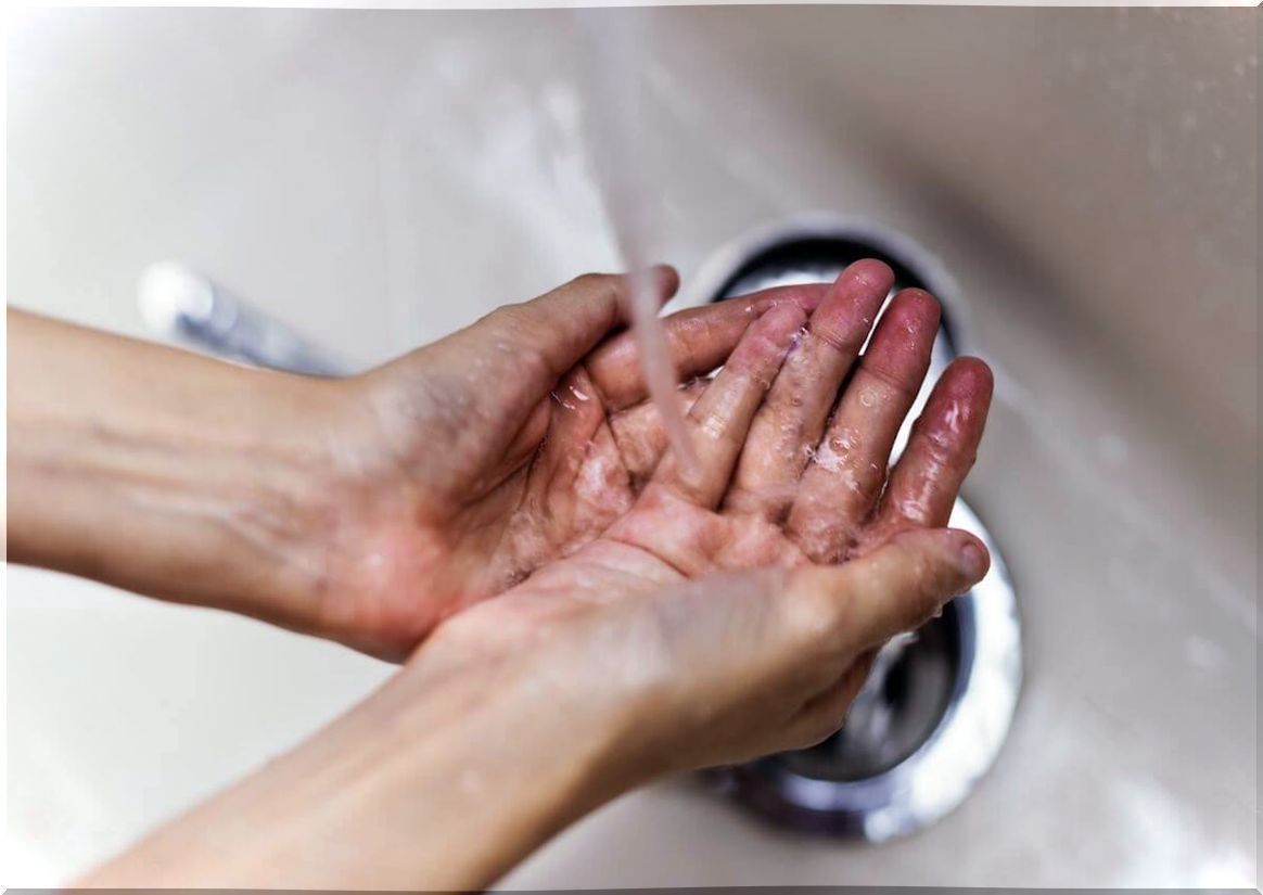 Hand washing to put drops in the eyes.