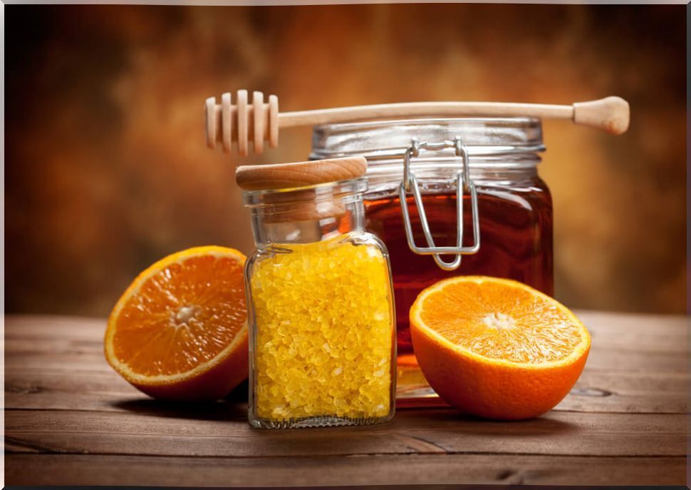 Table with honey and citrus