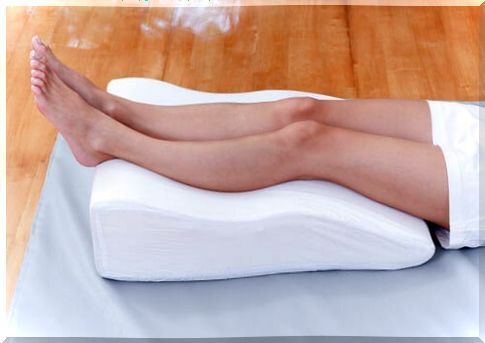 At bedtime we can put a cushion under our legs to relieve and combat varicose veins