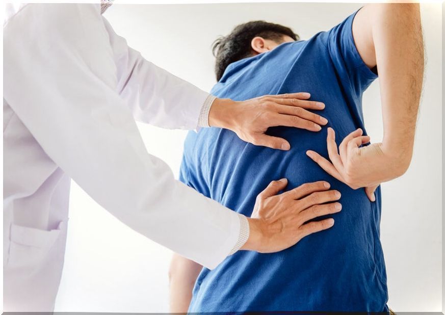 Physiotherapist examining the pain of the sciatic nerve.