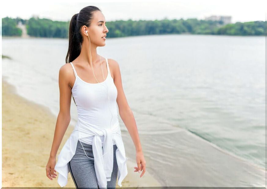 girl walks on the beach